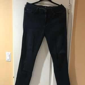 7 for all mankind- Karah Straight Leg- size 32.